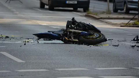 彰化市路口驚傳死亡車禍,曳引車與機車擦撞釀夫妻雙載雙亡(示意圖)