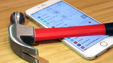 摺疊手機iPhone Duo開賣爆災情!多名用戶轉軸處現裂痕(示意圖)