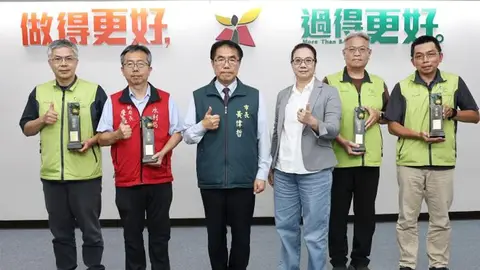 台南市四項建設榮獲建築園冶獎,市長黃偉哲公開表揚市府團隊